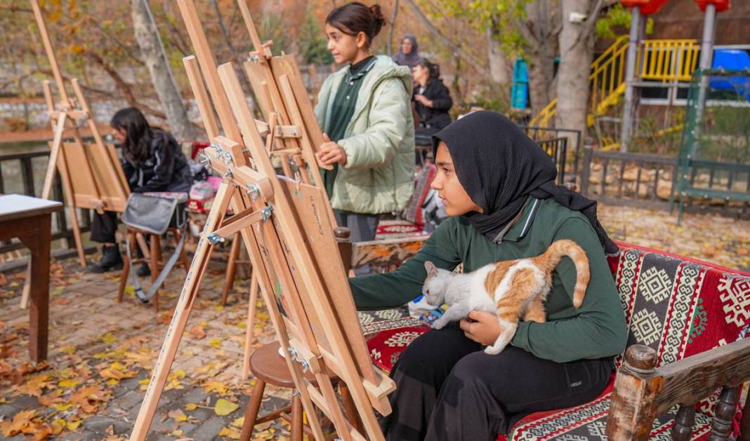 Diyarbakır’da öğrenciler tarihi ve doğayı tuvale taşıyor 2
